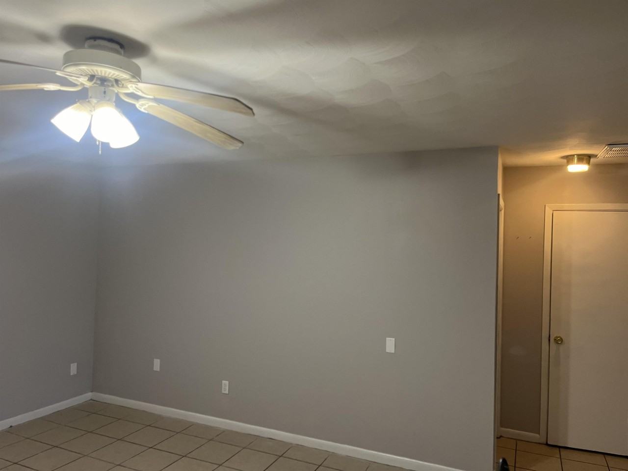 1070 Sw Mcfarlane Ave #2 - Photo 2 of 21