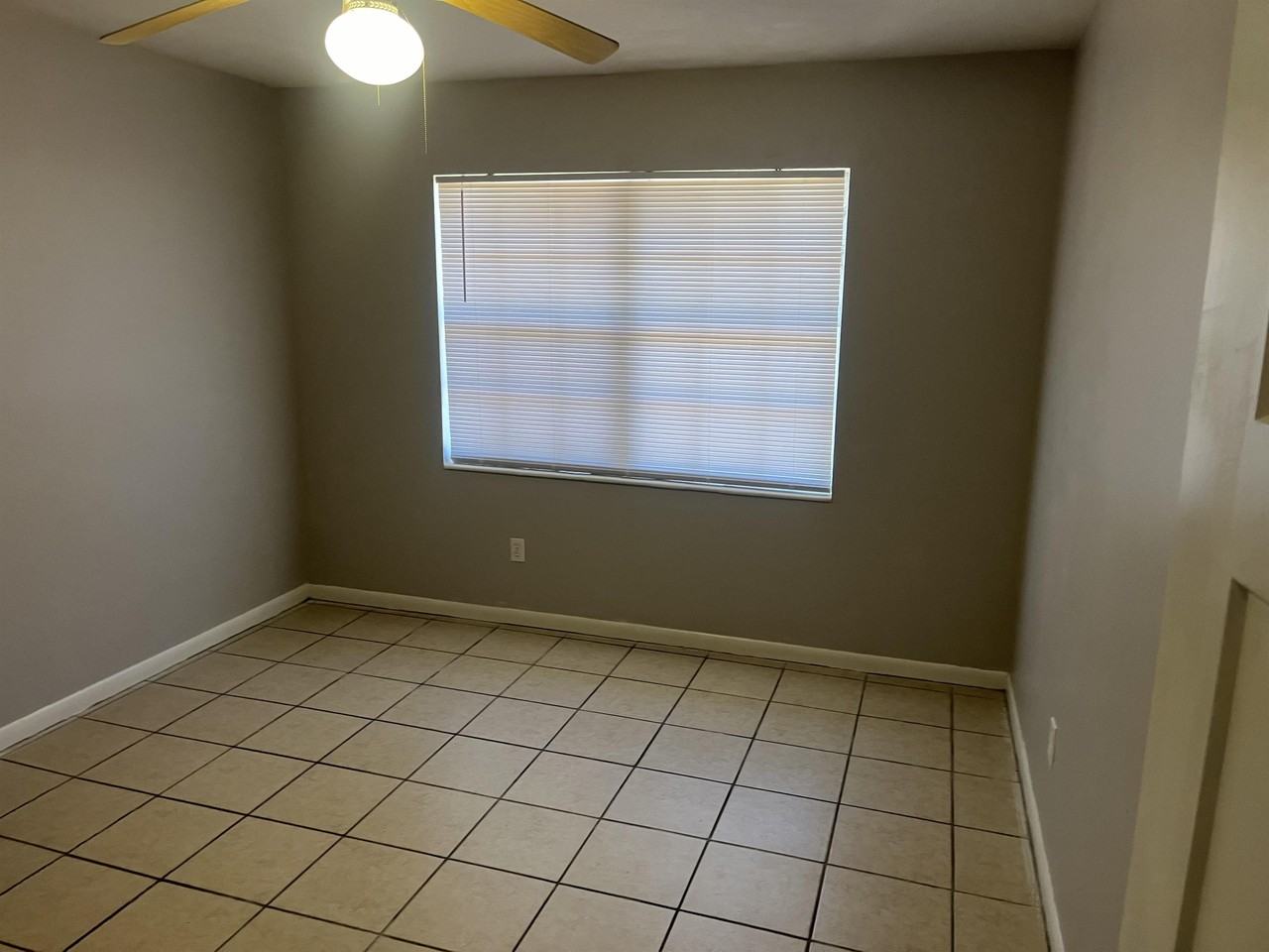 1070 Sw Mcfarlane Ave #2 - Photo 5 of 21