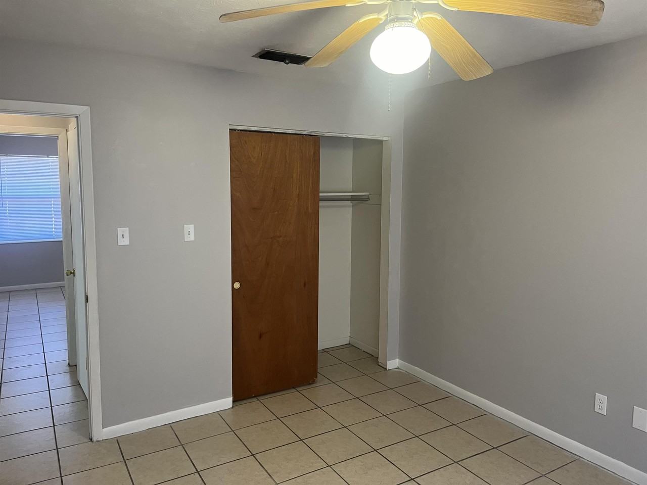 1070 Sw Mcfarlane Ave #2 - Photo 6 of 21