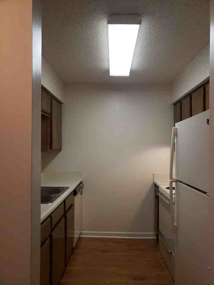 214 Yelton Ct - Photo 4 of 6