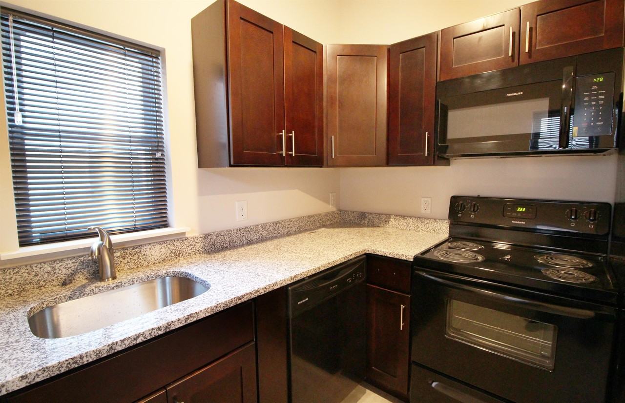305 Perry StUnit B #B - Photo 4 of 10