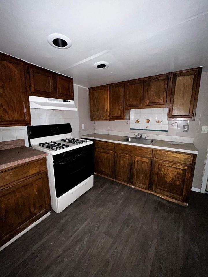 1071 Diamond St - Photo 4 of 11