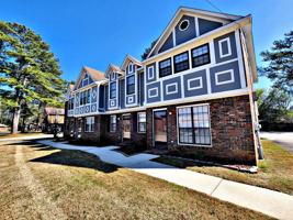 featured image of 2402 2402 - 2422 Gaslight Pl SW