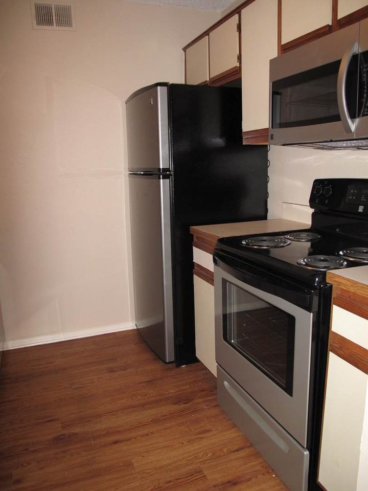 RELR - Photo 2 of 11