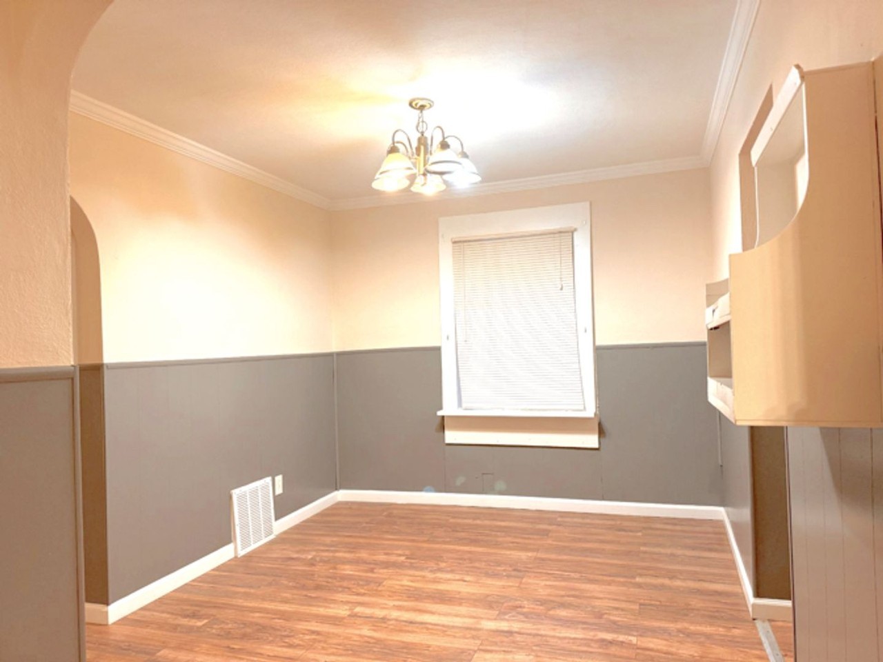 575 Glorose Dr - Photo 2 of 8