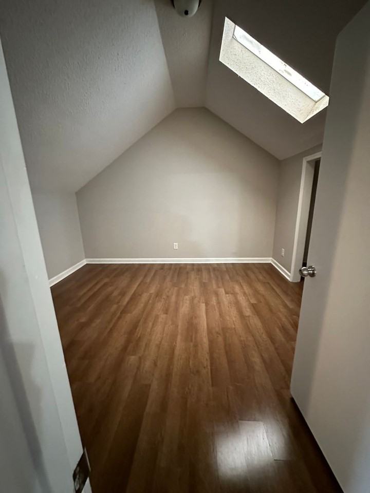 Hickory - Photo 2 of 7