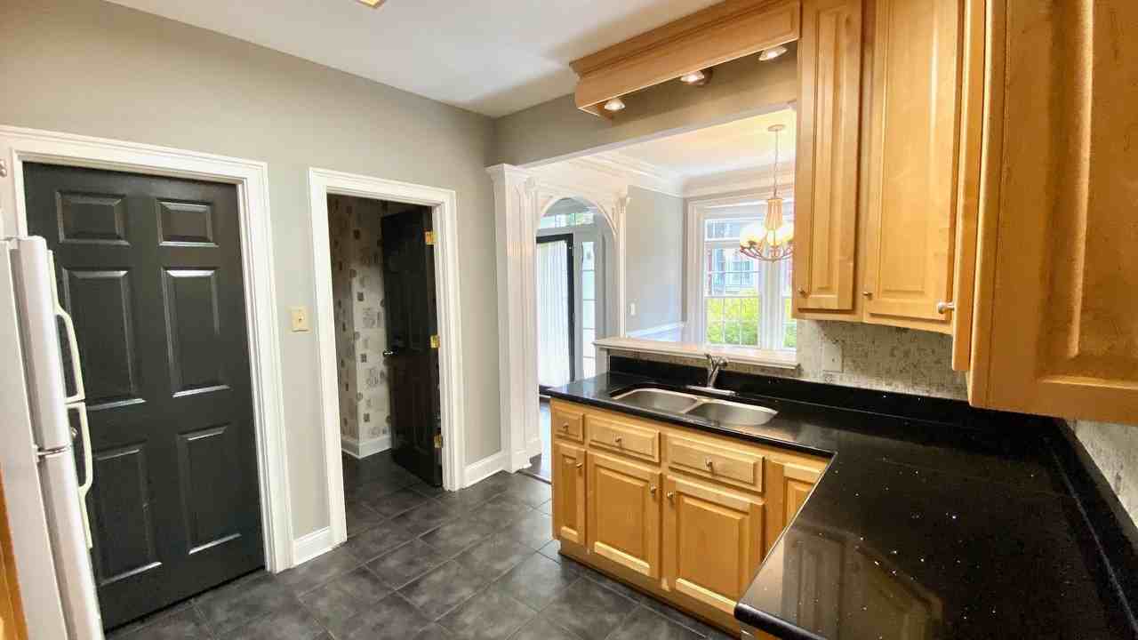 33 Pear St - Photo 2 of 25