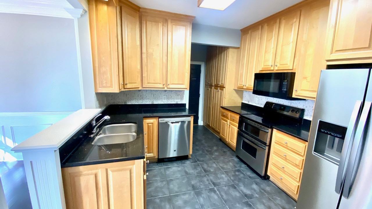 33 Pear St - Photo 4 of 25