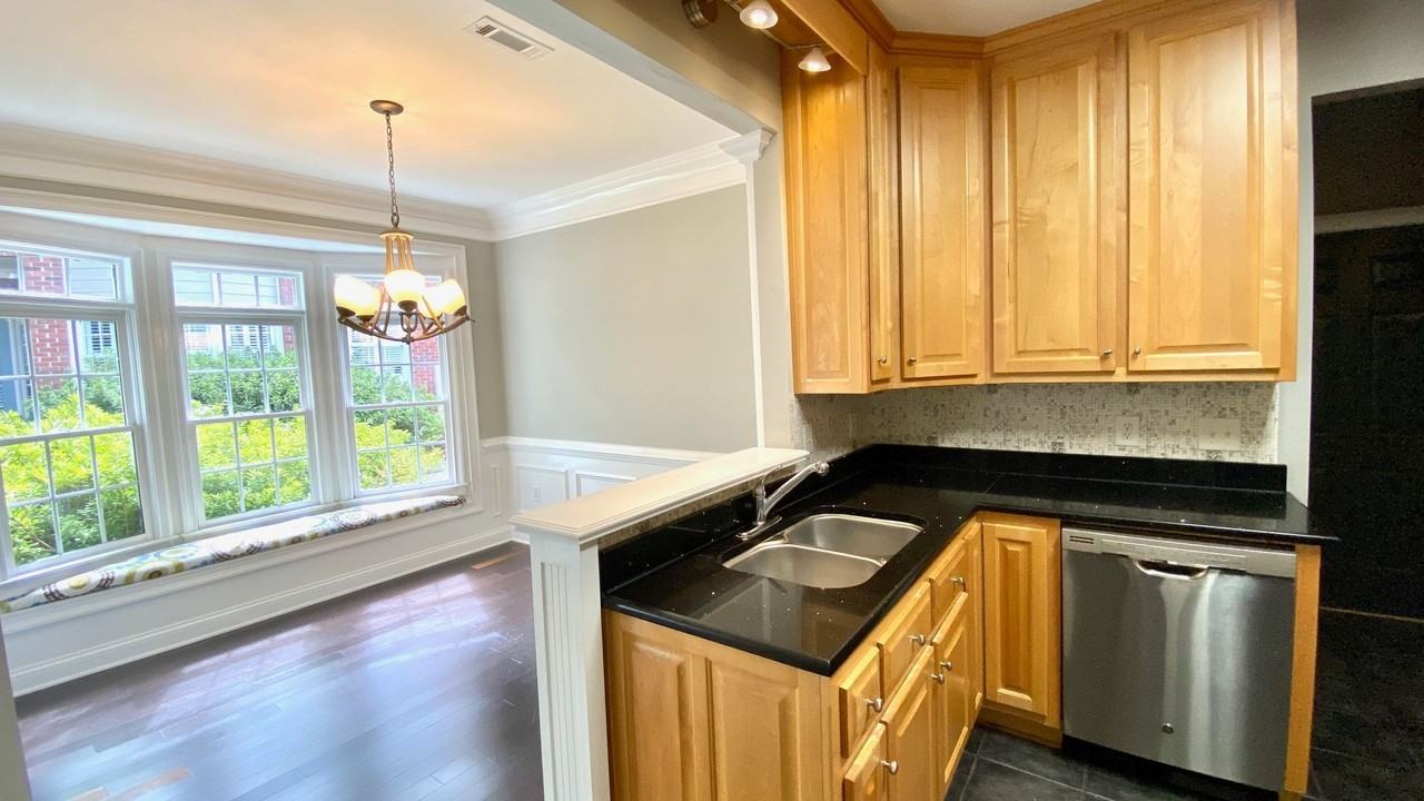 33 Pear St - Photo 5 of 25