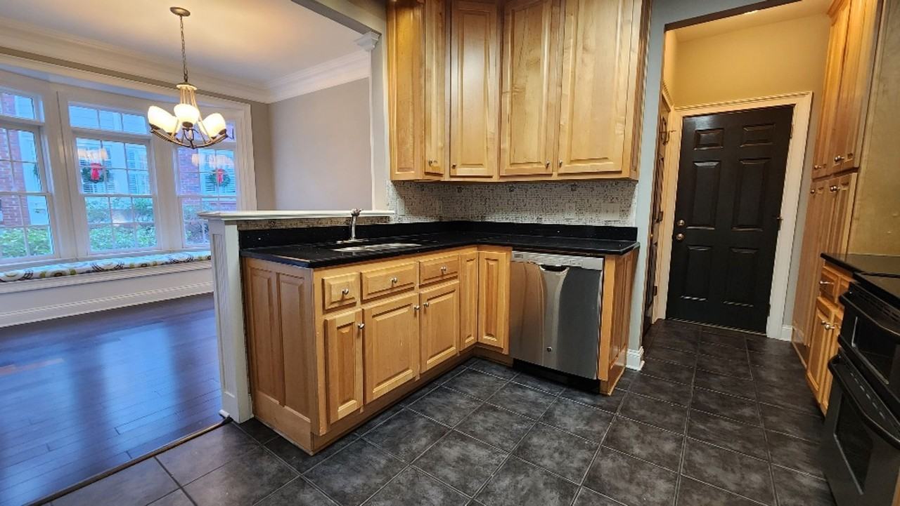 33 Pear St - Photo 6 of 25