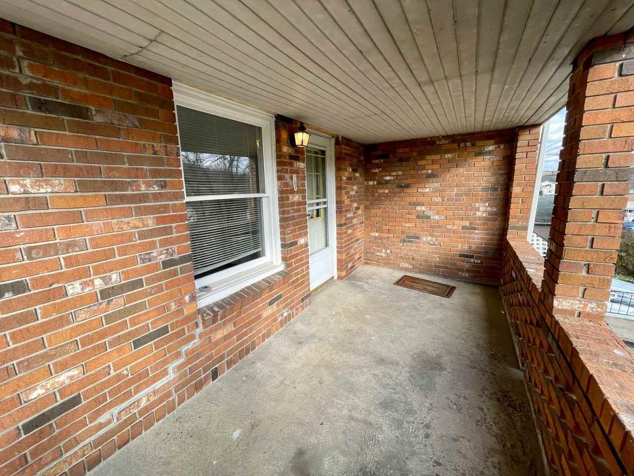 81 Peterson St - Photo 2 of 18