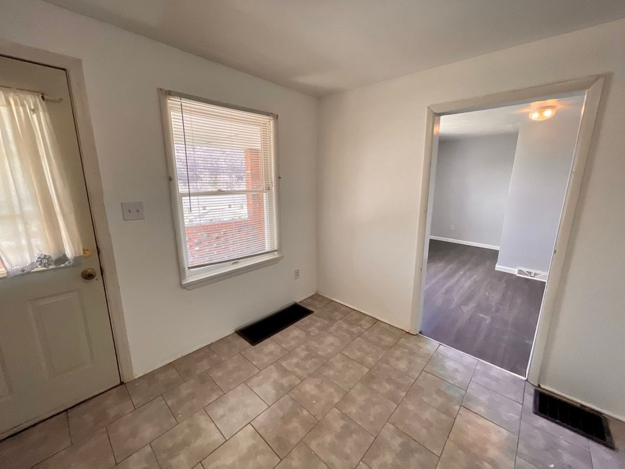 81 Peterson St - Photo 3 of 18