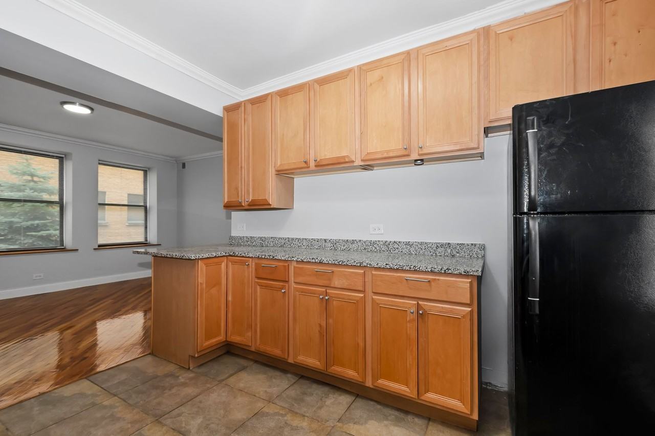 7219 S Yates Blvd - Photo 3 of 10