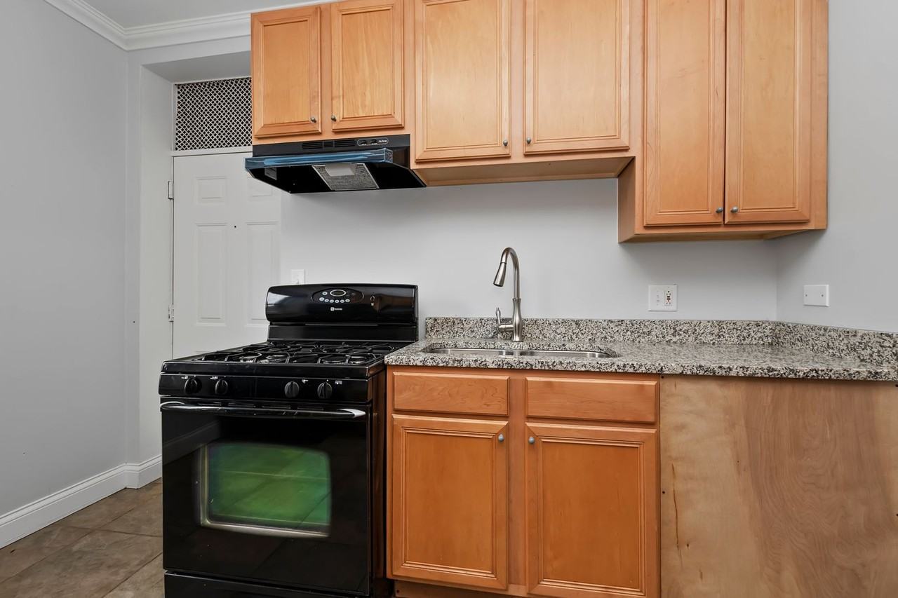 7219 S Yates Blvd - Photo 5 of 10
