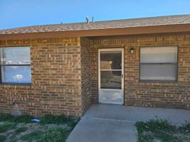 featured image of 917 W 15th Ln