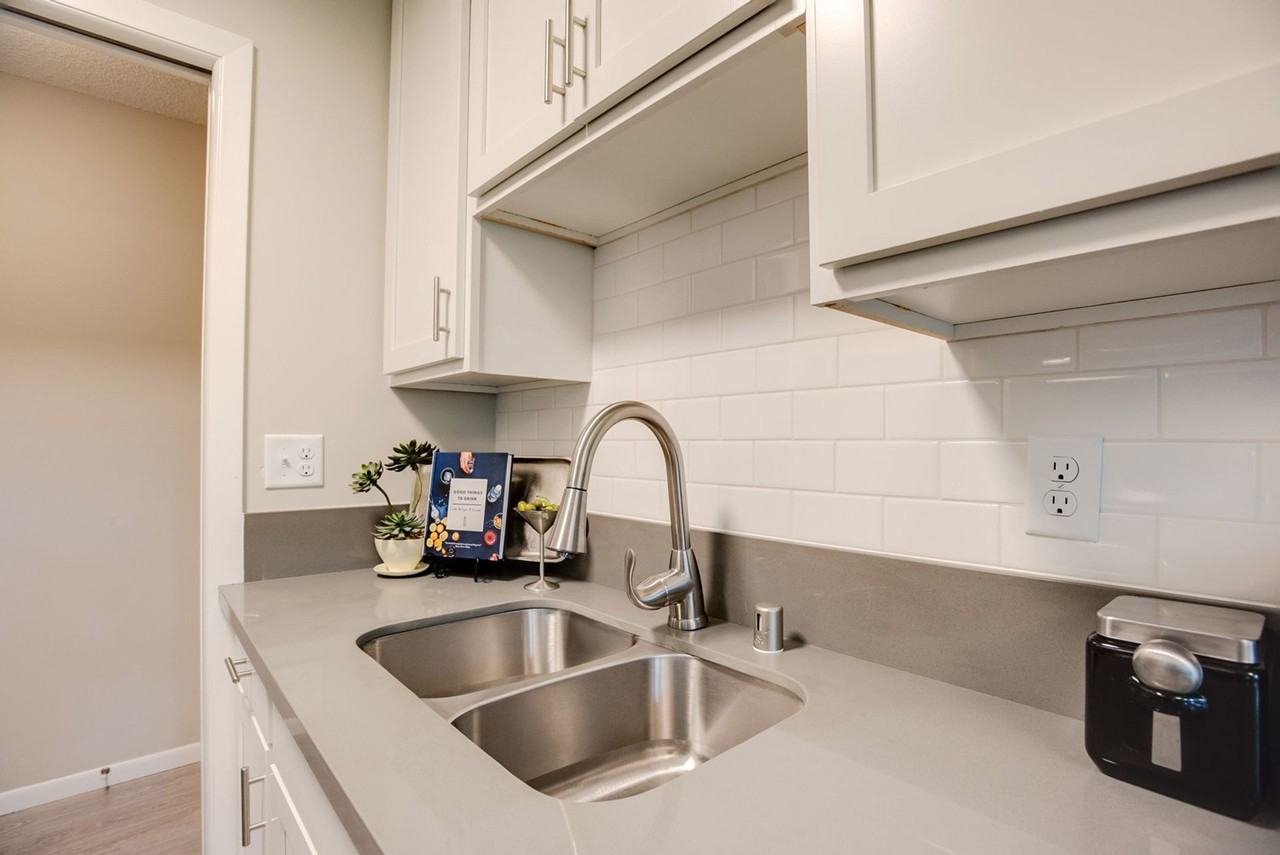 Renovated 1 Bedrooms with Spacious Floor Plan - Photo 5 of 49