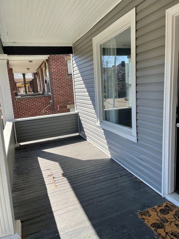 1035 Linwood Ave - Photo 3 of 26