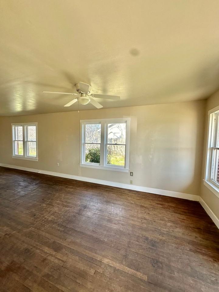 1709 S Van Buren St - Photo 2 of 11