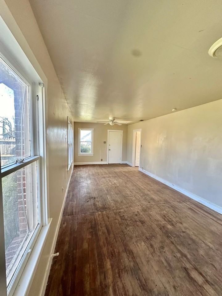 1709 S Van Buren St - Photo 3 of 11