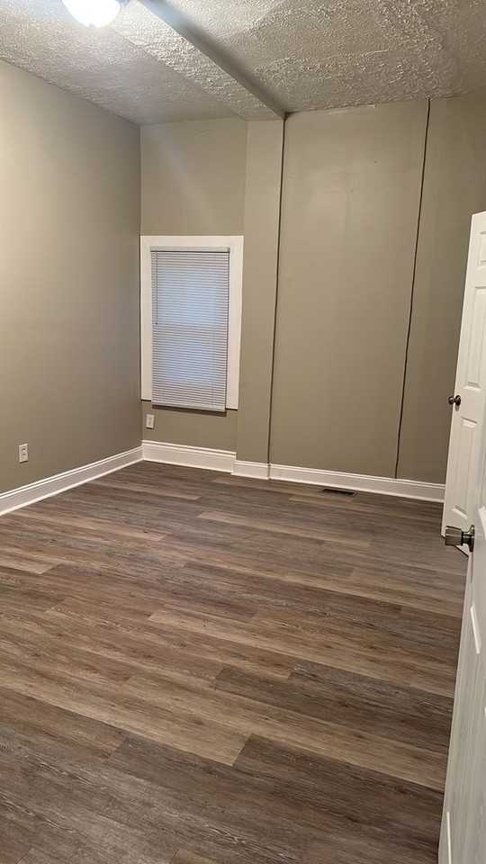 432 Chestnut St - Photo 4 of 8