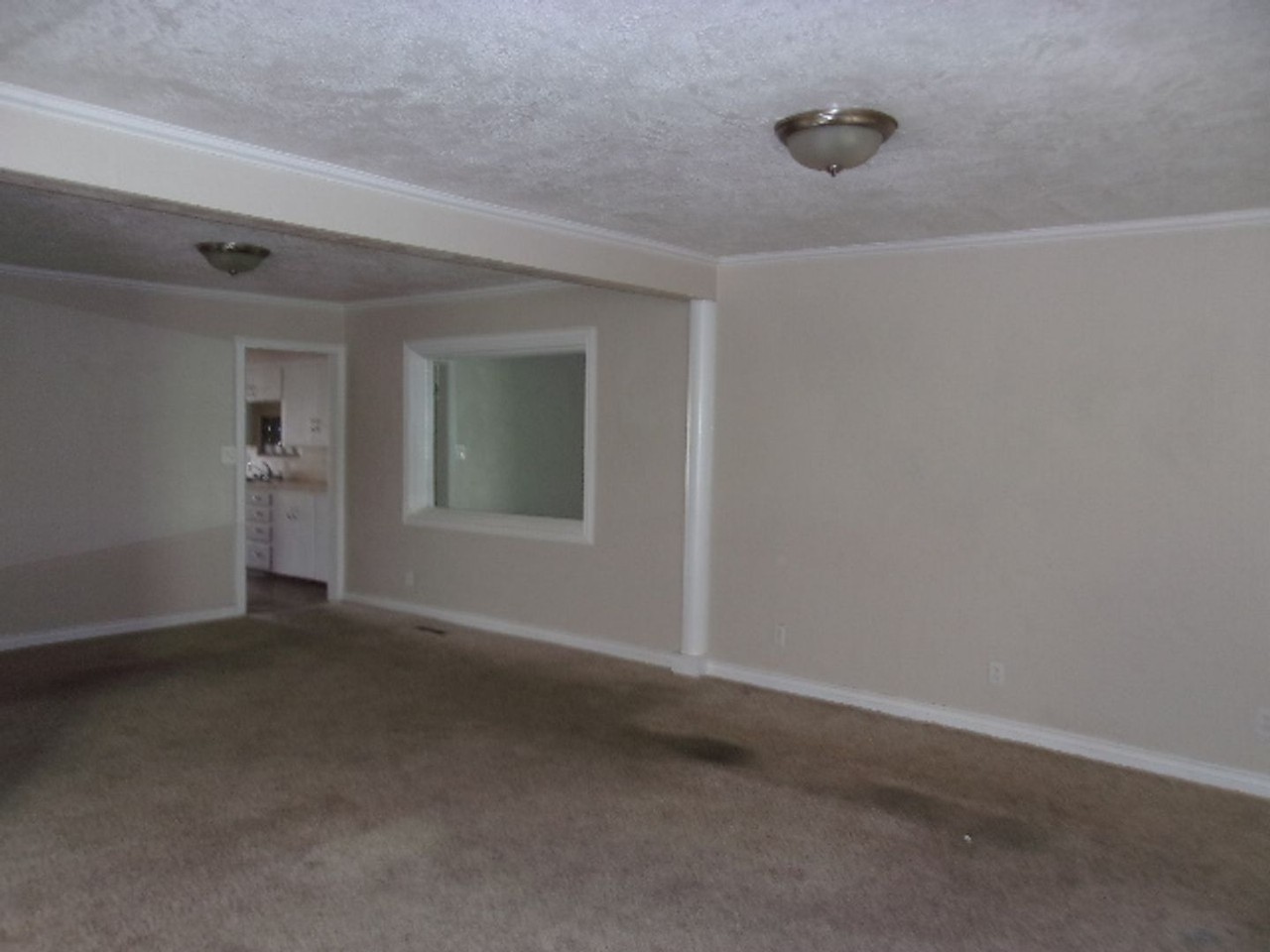 118 N 70 W - Photo 2 of 46