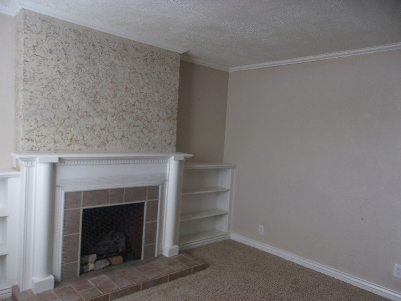 118 N 70 W - Photo 3 of 46