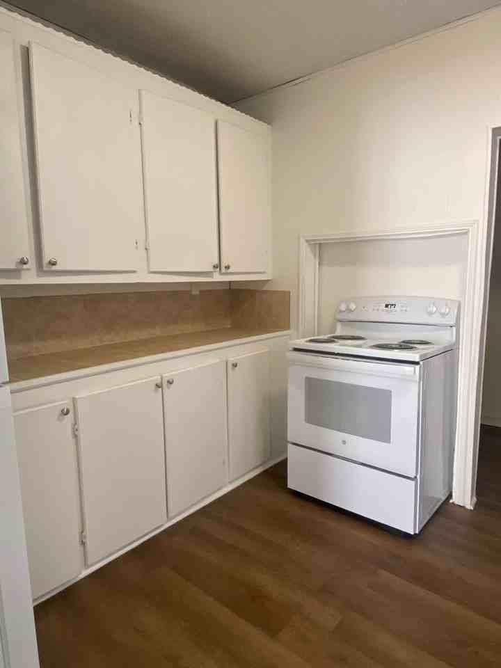 726 Ross Ave - Photo 4 of 10