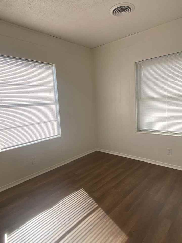 726 Ross Ave - Photo 6 of 10