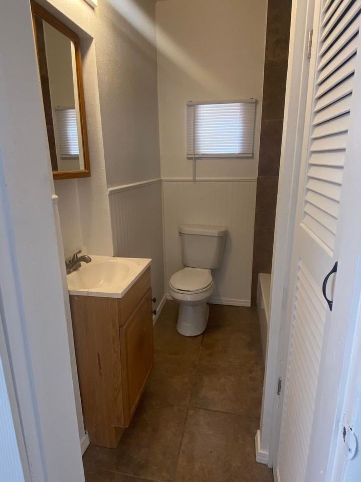 726 Ross Ave - Photo 7 of 10