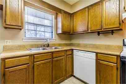 304 E Orange Ave - Photo 4 of 11