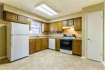 304 E Orange Ave - Photo 5 of 11