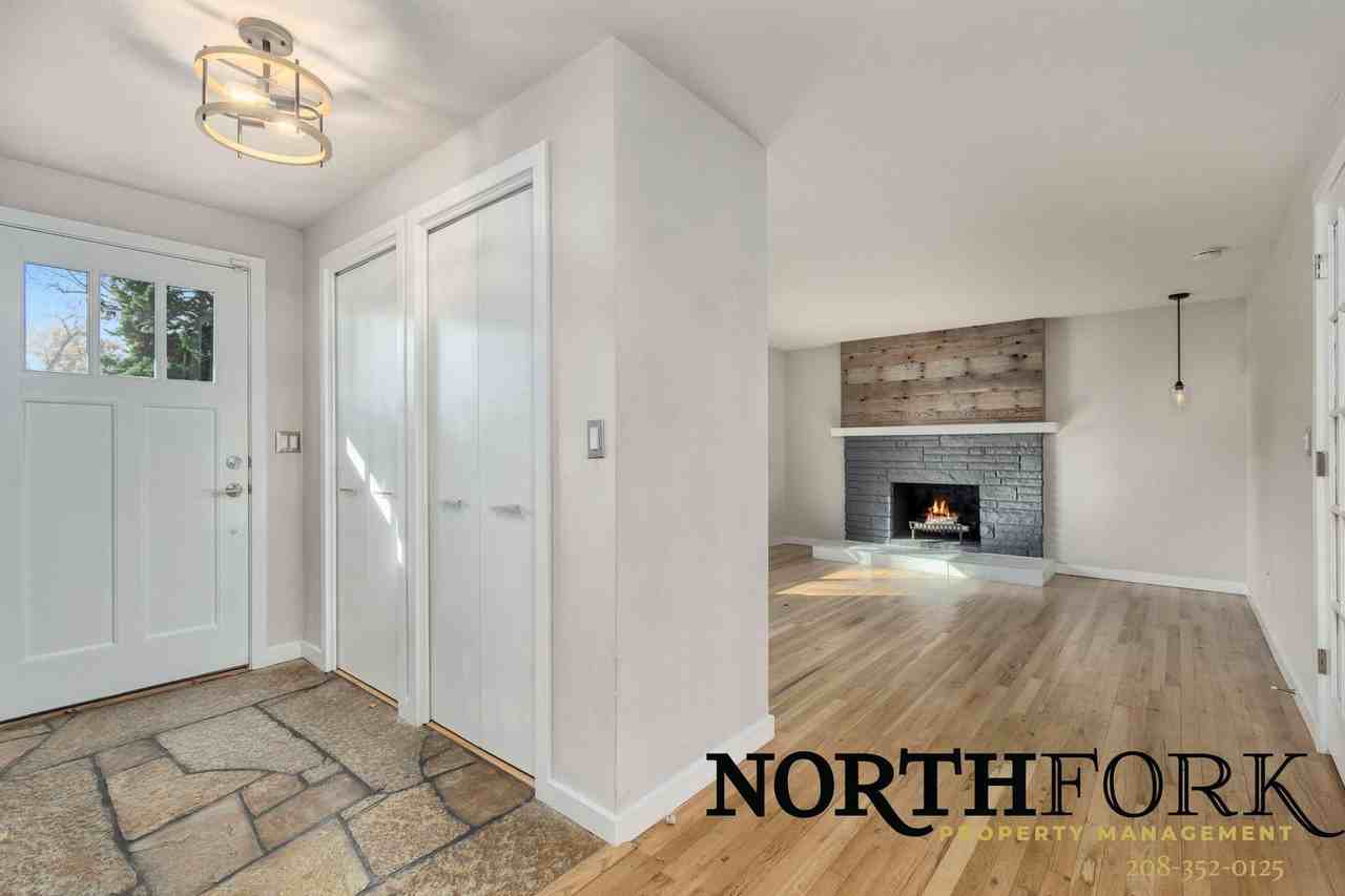 2426 N Redway Rd - Photo 3 of 20