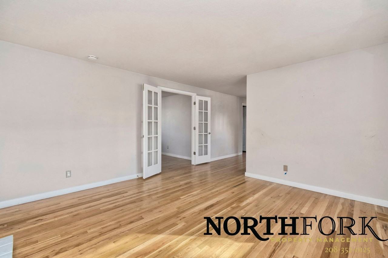 2426 N Redway Rd - Photo 5 of 20
