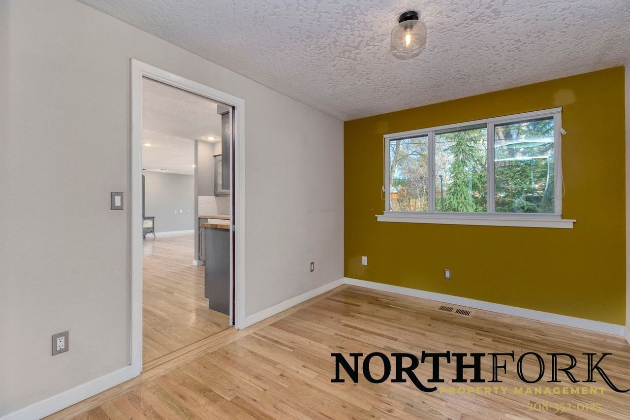 2426 N Redway Rd - Photo 6 of 20