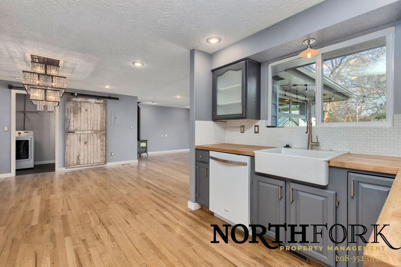 2426 N Redway Rd - Photo 7 of 20