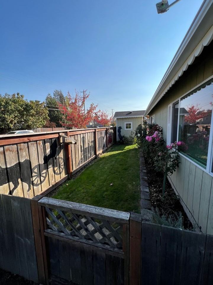 248 S 42nd St - Photo 4 of 15