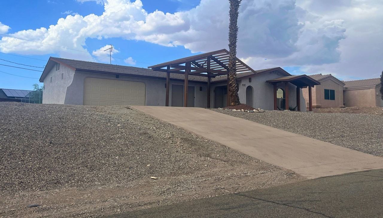 1695 Willow Ave - Photo 2 of 18