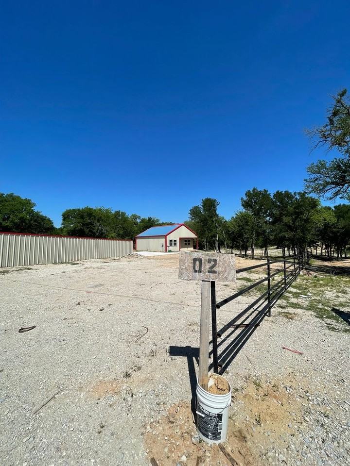 1013 Deer Ln - Photo 2 of 11