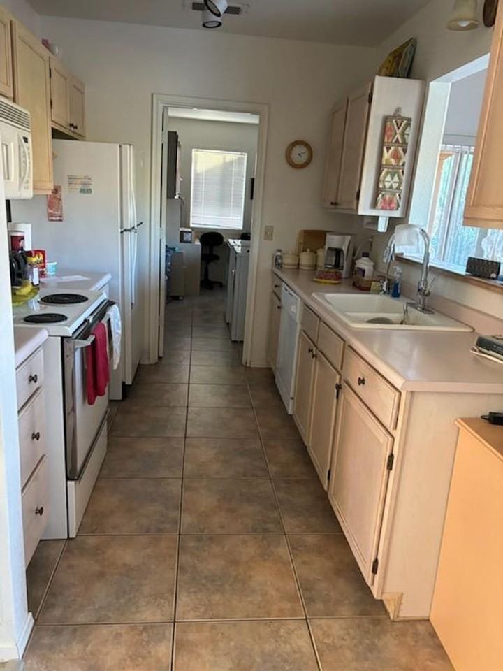 1550 E Riviera Dr - Photo 4 of 6