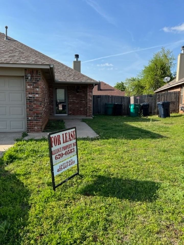 10309 Nw 38th Ter - Photo 2 of 13