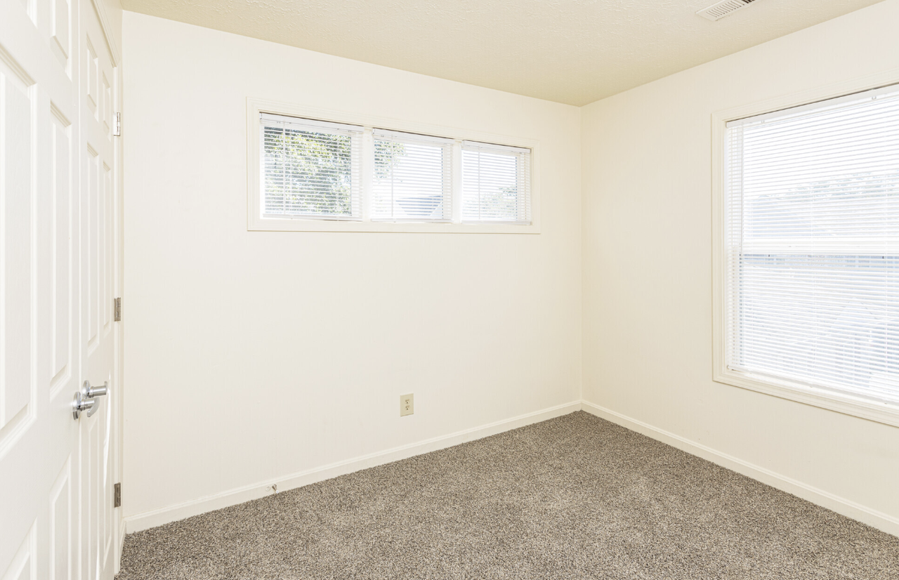 Woods Of Glen Hill Manor - Photo 2 of 20