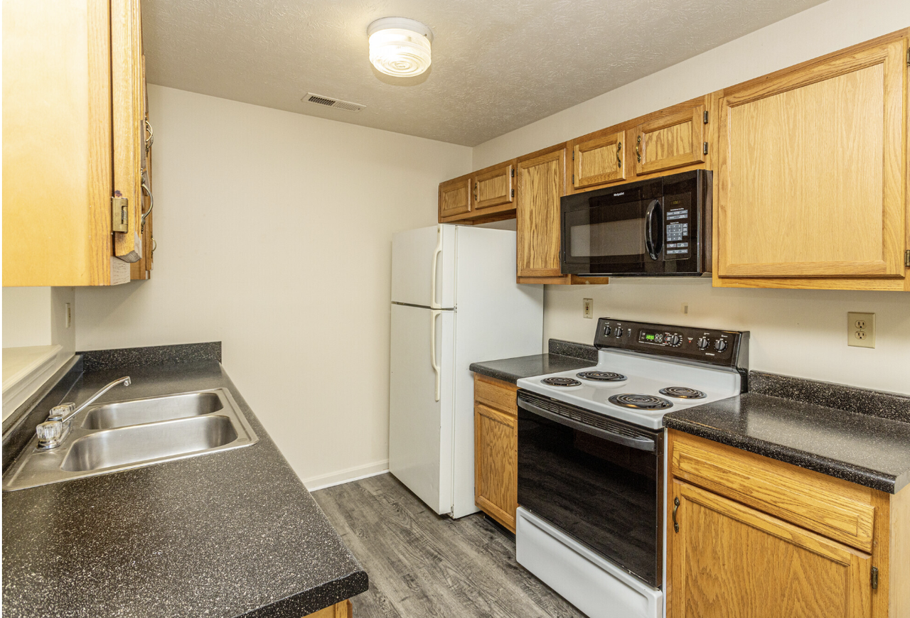 Woods Of Glen Hill Manor - Photo 3 of 20