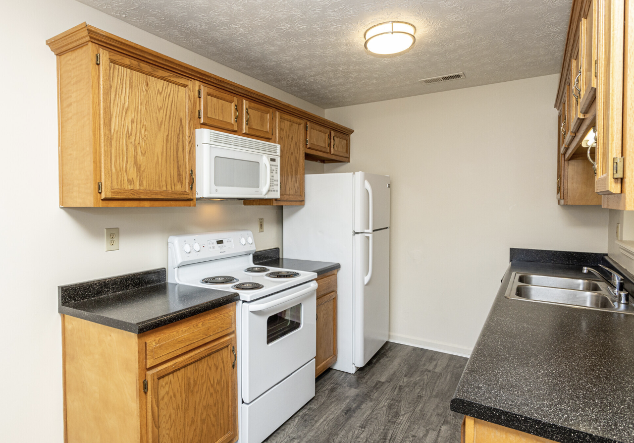 Woods Of Glen Hill Manor - Photo 7 of 20