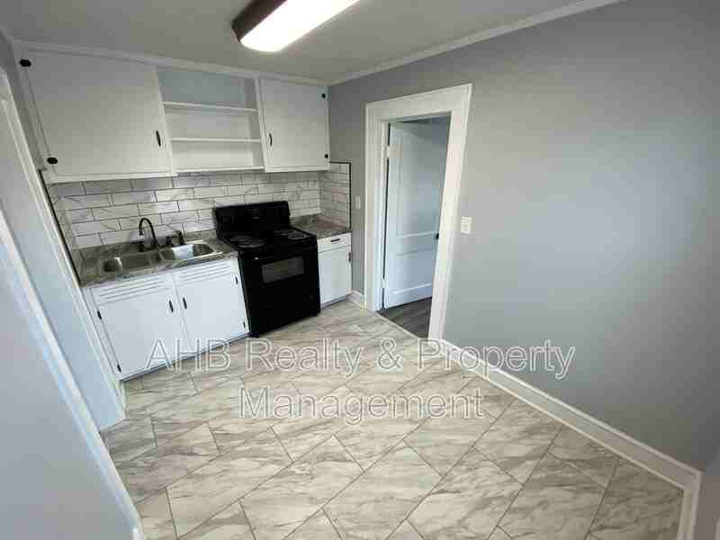 426 S Beaumont Ave - Photo 2 of 8