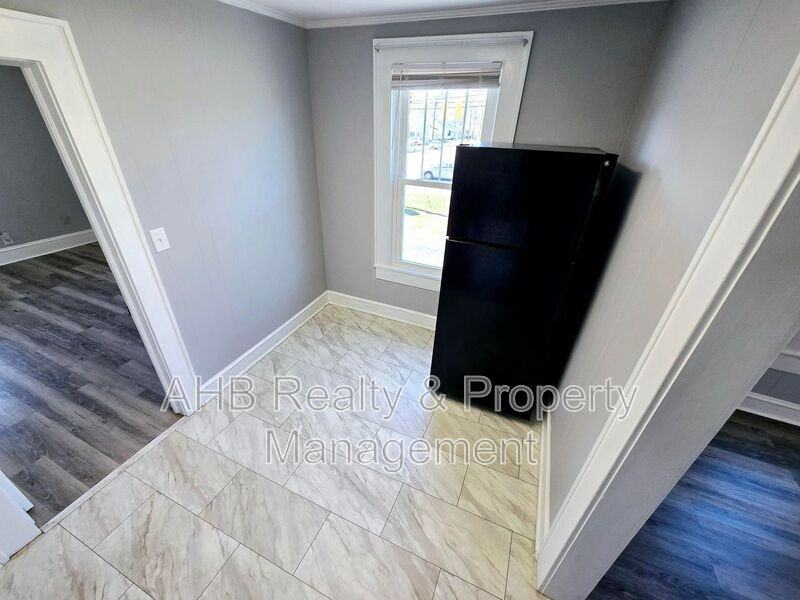 426 S Beaumont Ave - Photo 3 of 8