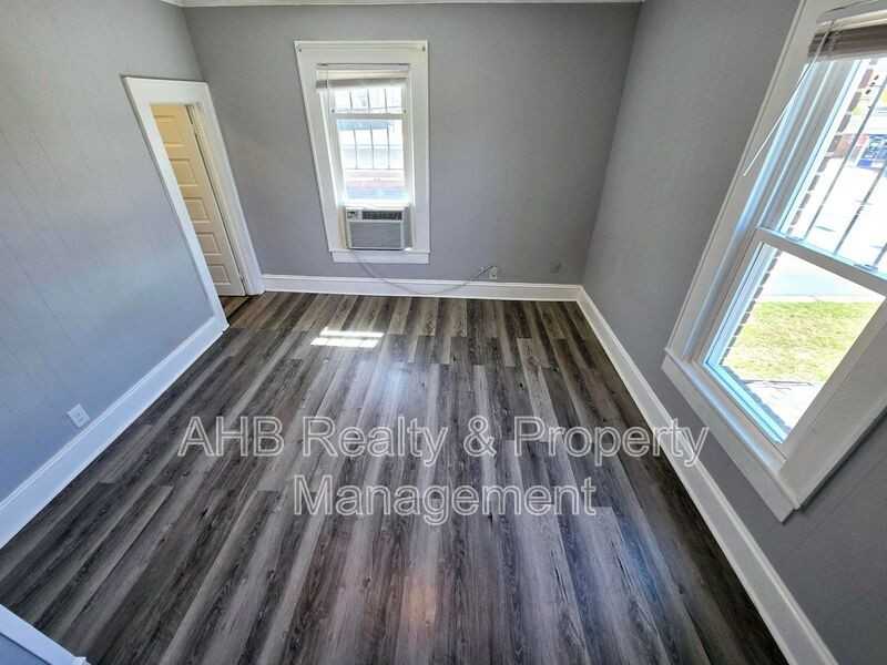 426 S Beaumont Ave - Photo 7 of 8