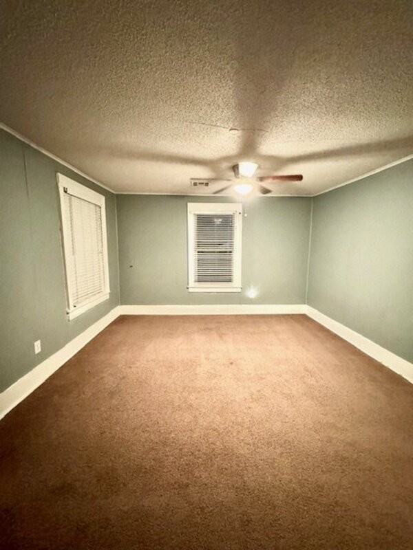 628 S Quaker Ave - Photo 3 of 7