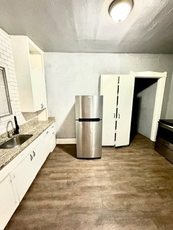 801 S Quaker Ave - Photo 3 of 5