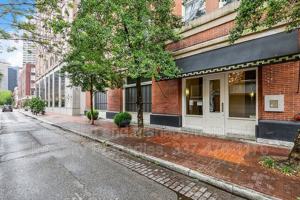 featured image of 825 Lafayette St #4