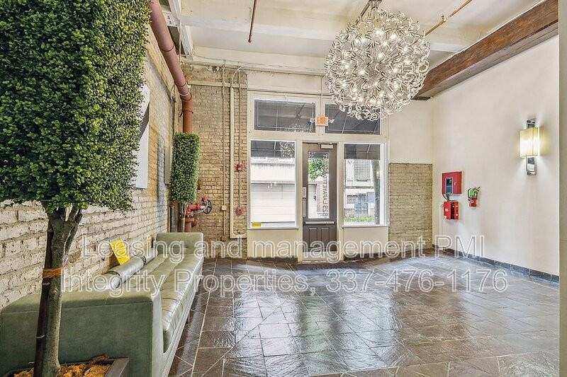 825 Lafayette St #4 - Photo 2 of 30